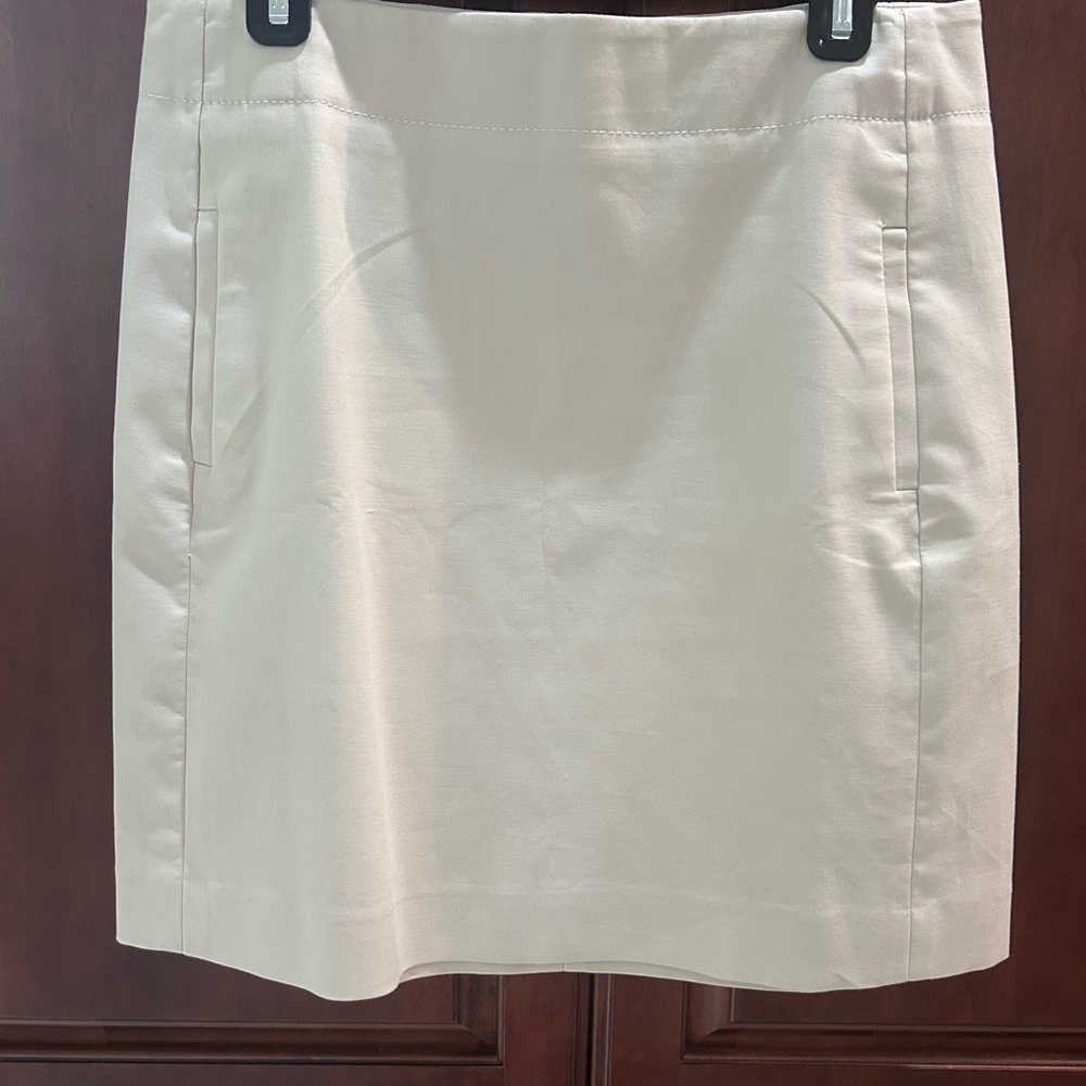 Elegant Beige Women's Skirt with Pockets